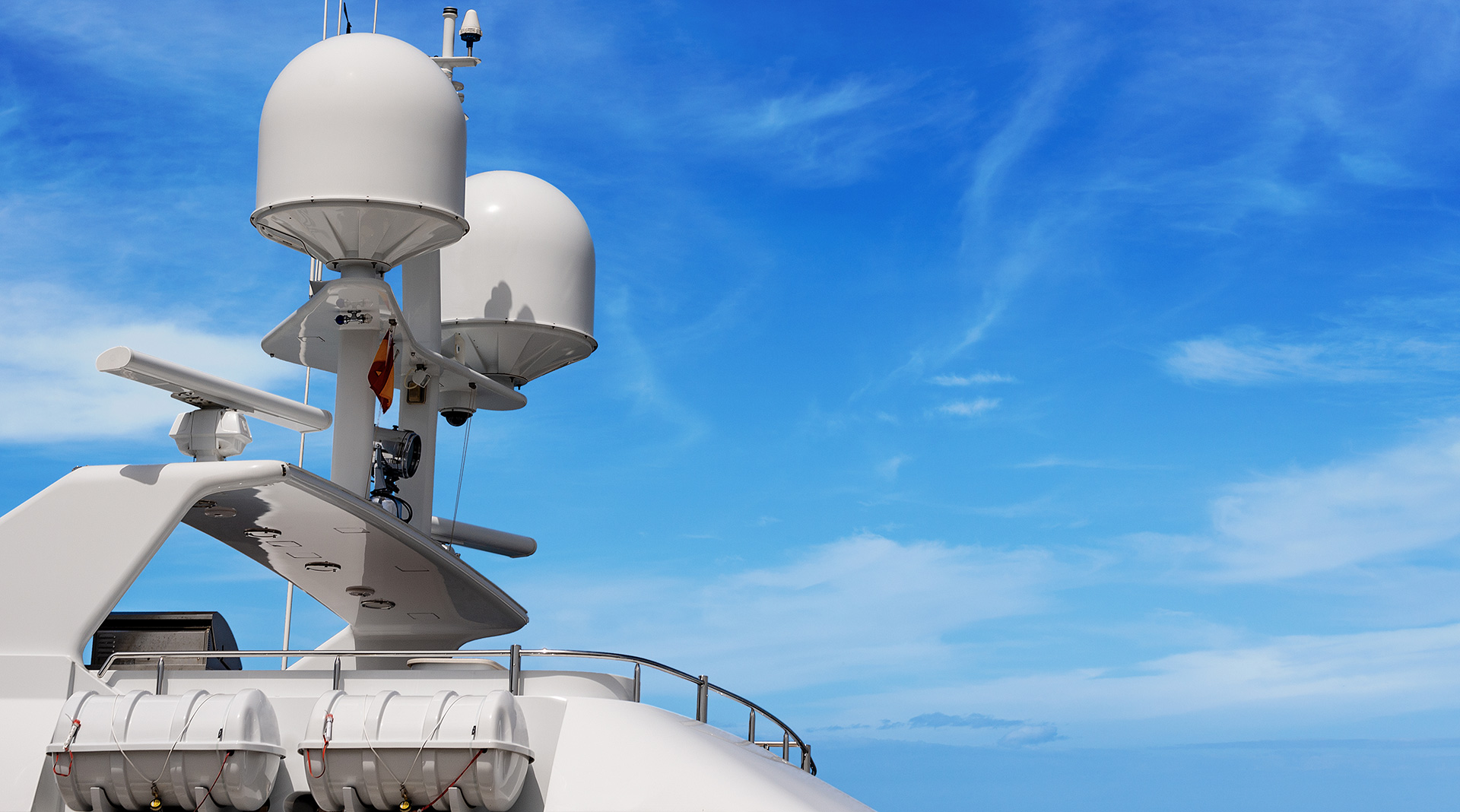 कस्टम FRP रेडोम्स | लाइटवेट, वेदरप्रूफ, आरएफ-ट्रांसपेरेंट सॉल्यूशंस