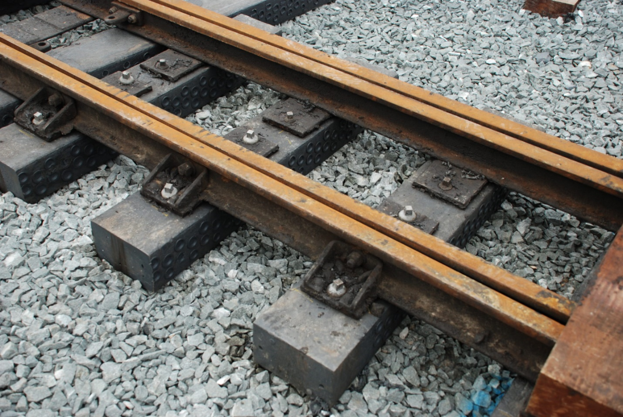 आईएसओ 12856 श्रृंखला मानक समग्र सामग्री से संबंधित अंतर्राष्ट्रीय दिशानिर्देश हैं