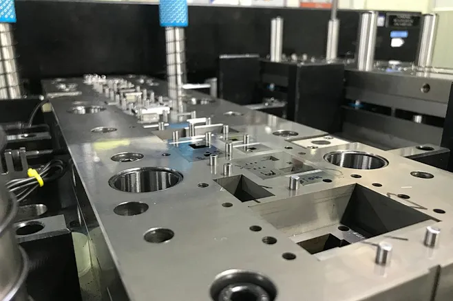 कार्बन फाइबर उत्पाद विनिर्माण के लिए मोल्ड के प्रकार